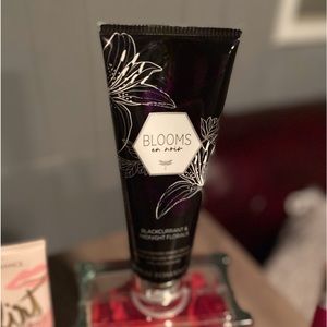 Blooms en Noir Flirt Conditioning Shave Cream